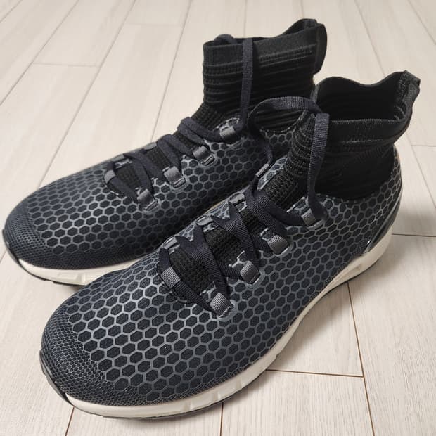 새상품급)언더아머 러닝화 UA 호버 리액터 미드 3020313-001 운