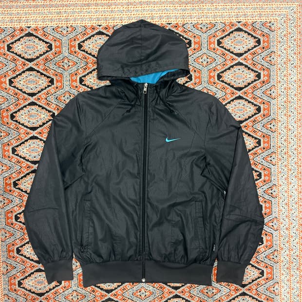 나이키 스우시로고 차콜 윈드브레이커 바람막이 남성M
