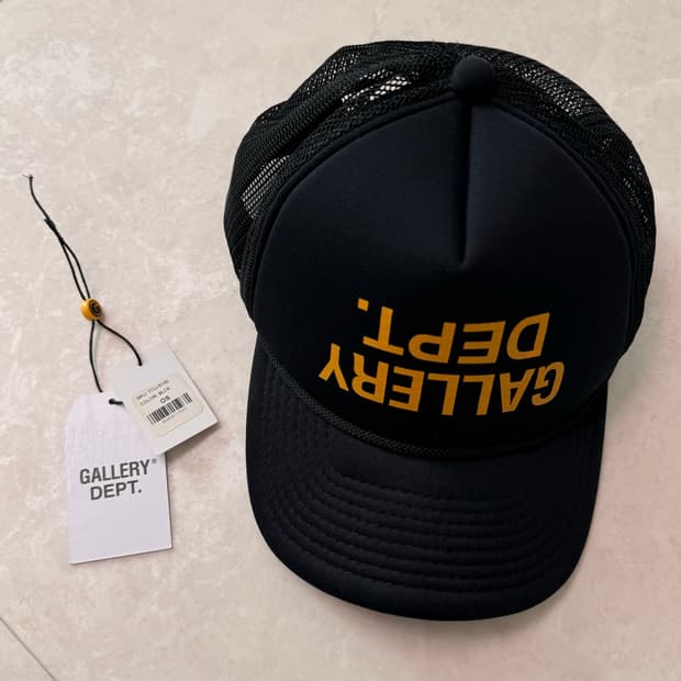 갤러리 디파트먼트 퍽드 업 트러커 캡 블랙