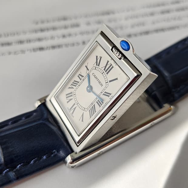 까르띠에 탱크 바스큘란트 스틸 미디움