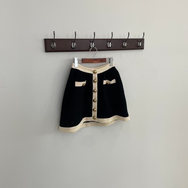 모스키노 블랙 금장 버튼 미니 스커트