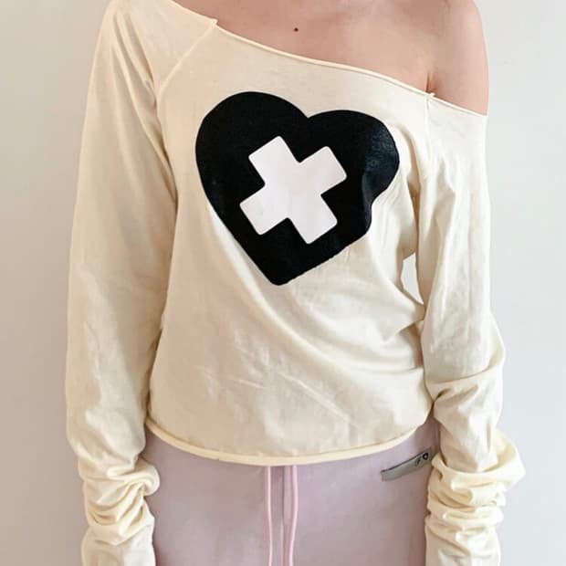 샵페어리 cross heart cut off t-shirt (cream)