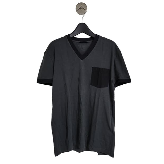 Pocket v neck t-shirt