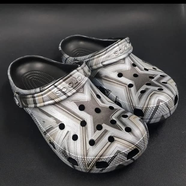 크록스 별무늬 클래식 디스코 클로그 240