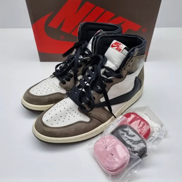 나이키 x 트래비스 스캇 에어 조던 1 하이 OG