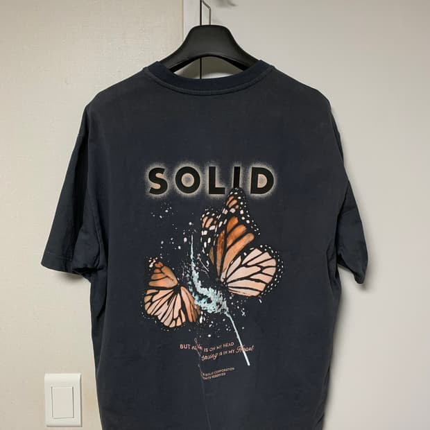 역시즌급처))솔리드옴므 나비 반팔