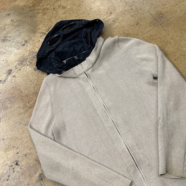 [정품/95] C.P. 컴퍼니 고글 후드 니트집업 베이지 b14