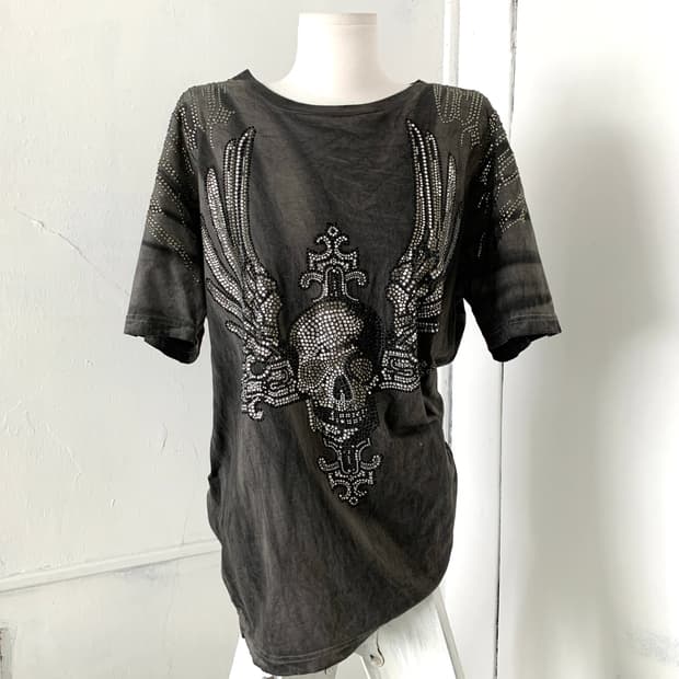 Washed gray rhinestone skull T-shirt