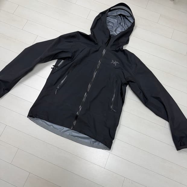 아크테릭스 베타 SL   L 사이즈 블랙  일반 베타 아니구 옆구리 심실