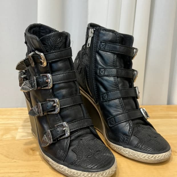 아쉬 웨지힐 가죽부츠팝니다