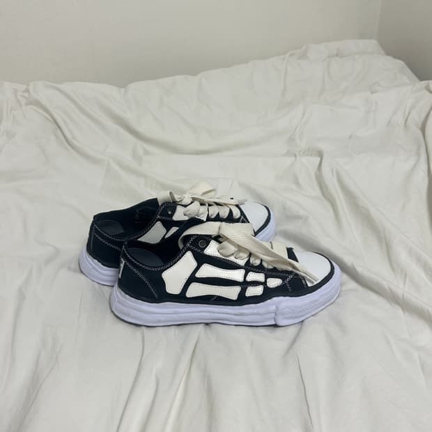 미하라야스히로 아미리 콜라보 스니커즈