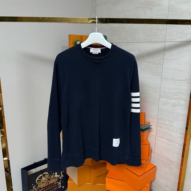 [7사이즈]톰브라운 사선 완장 네이비 맨투맨