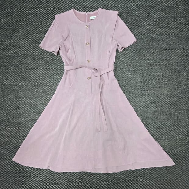 듀엘 프릴 라운드넥 벨티드 원피스