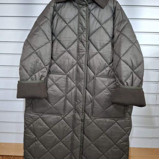 스튜디오 톰보이 퀼팅 롱패딩 카키 프리