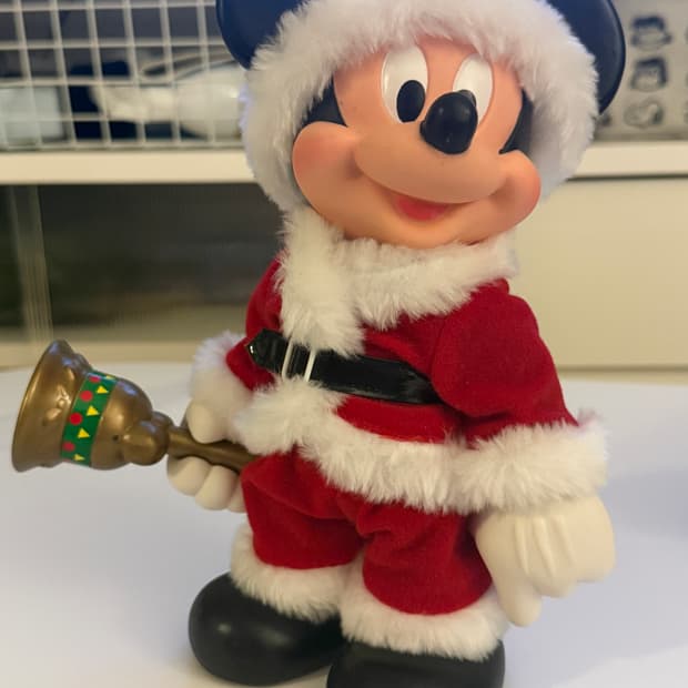 산타 미키 피규어