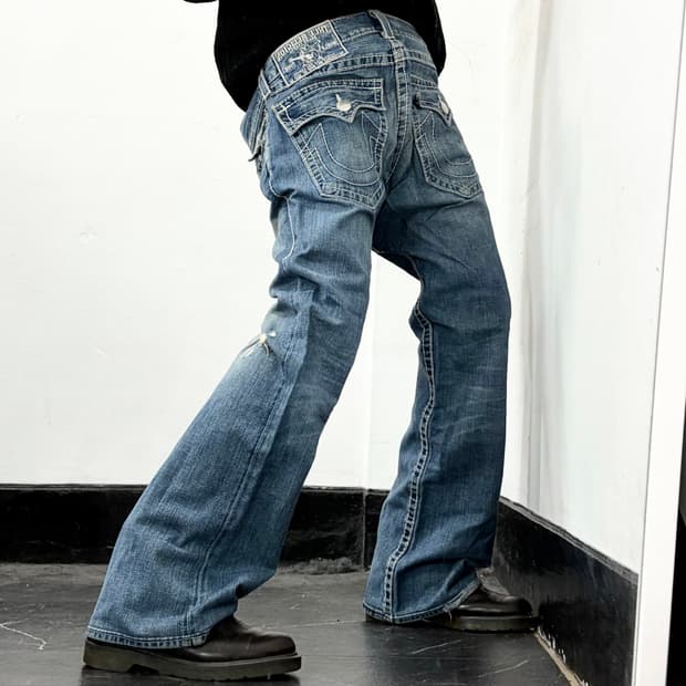 트루릴리전 부츠컷 데님 팬츠