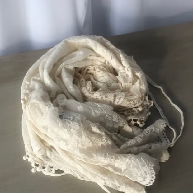 tied shirring point scarf