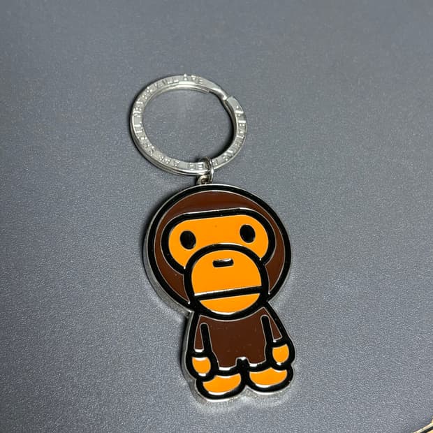 베이프 베이비 마일로 메탈 키체인 브라운