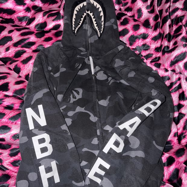 베이프x네이버후드 콜라보 카모 후드집업