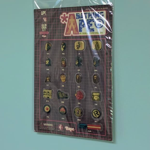 베이프 빈티지 핀 배지 세트 Futura 콜라보