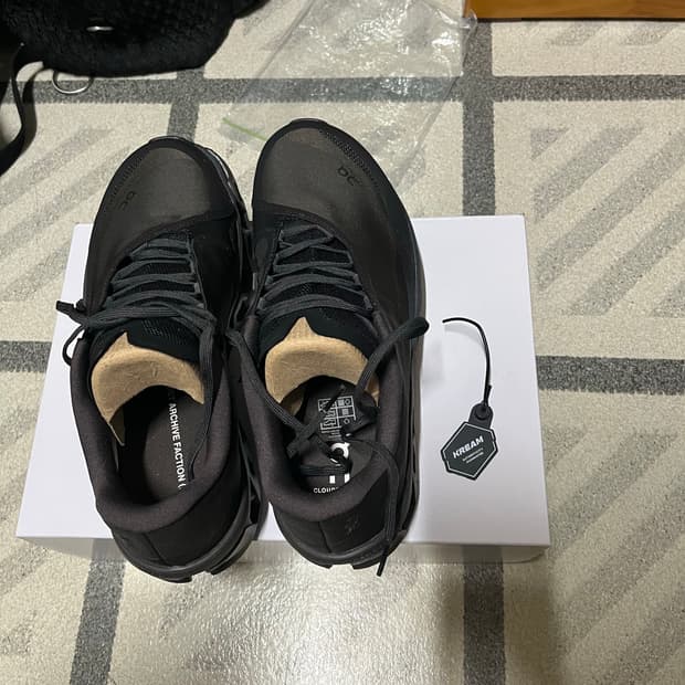 온 러닝 x 파프 클라우드몬스터2 쏜브라운 280 사이즈 판매합니다