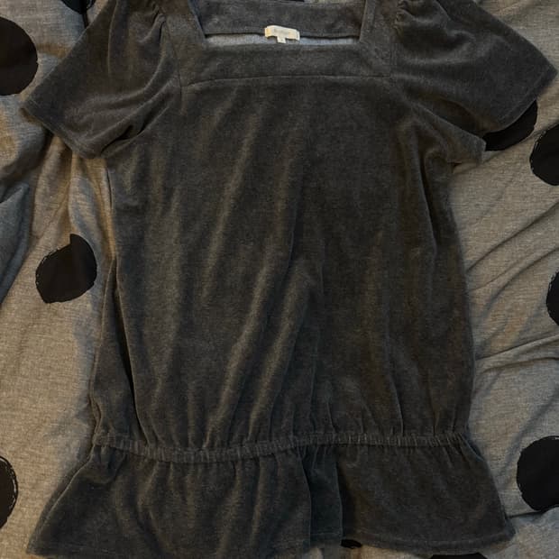 Mushmush 벨벳 블라우스 차콜