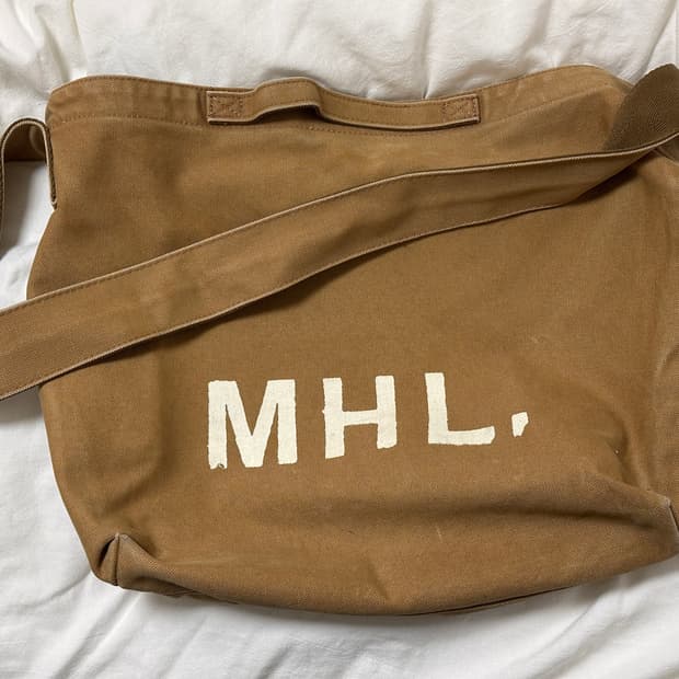 MHL 마가렛호웰 헤비 코튼 크로스백 카멜 탄 컬러