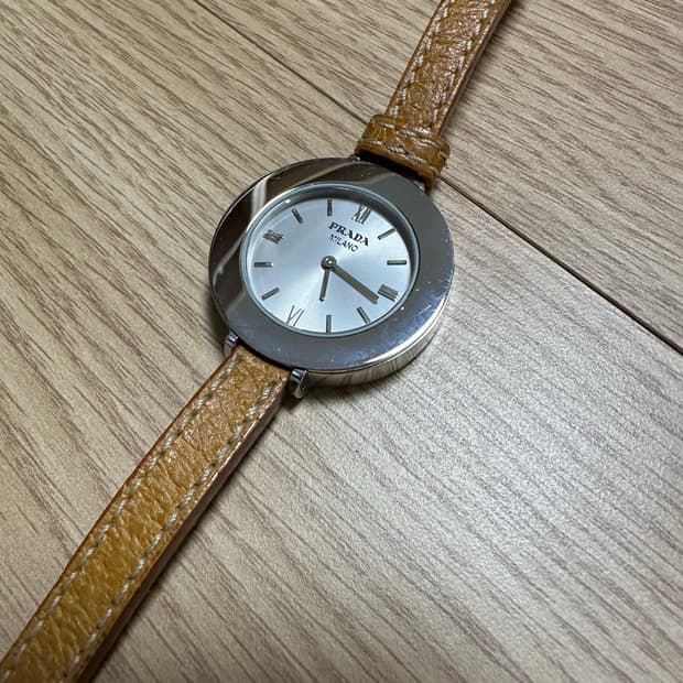 프라다 시계 팝니다
