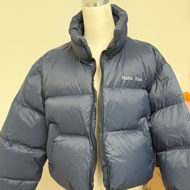 DP상품)마뗑킴 하이 넥 클래식 크롭 퍼퍼 다운 점퍼 네이비 (W)