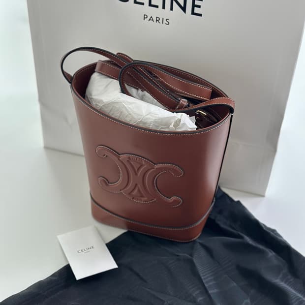 셀린느 트리오페 스몰 스무스 카프스킨 버킷백