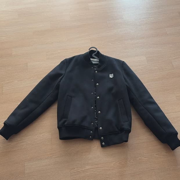 메종키츠네 봄버 자켓