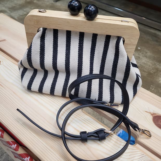 자라 스트라이프 클러치