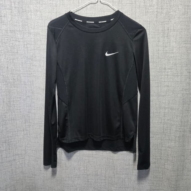 나이키 여성  스우시 드라이핏 러닝 긴팔 블랙 