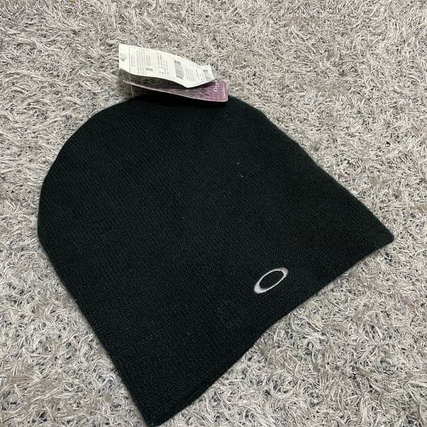 오클리Oakley 블랙 로고 비니 Free 