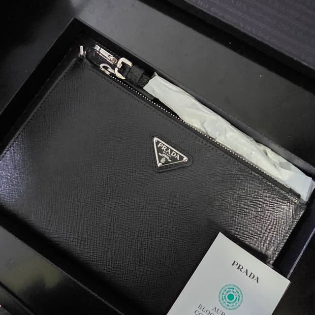 프라다 클러치백