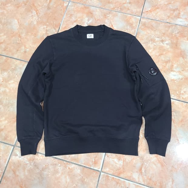 CP컴퍼니 렌즈와펜 블랙 맨투맨