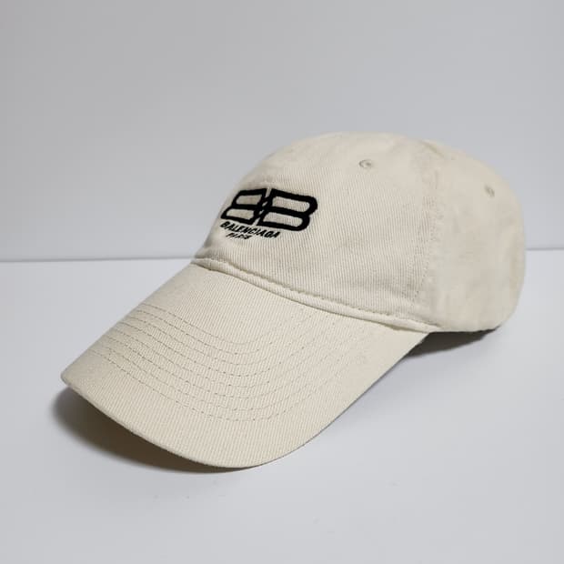 [L] 발렌시아가 크림 코튼 드릴 BB 파리스 볼캡모자 704105