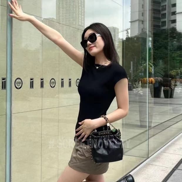 샤넬 22 스몰 체인 쥬얼리 버킷백 