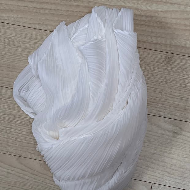 이세미야케 플리츠플리츠 스카프 아이보리