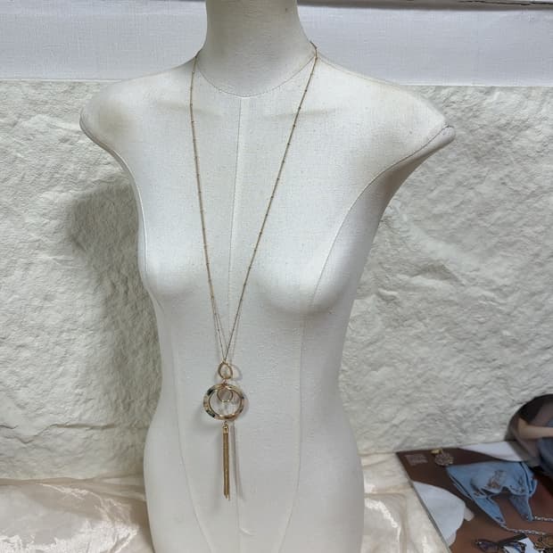 빈티지 아크릴 메탈 링 태슬 목걸이