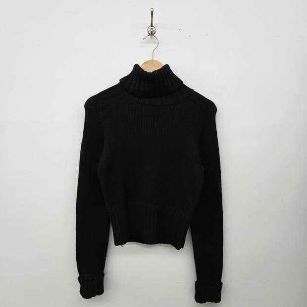띠어리 블랙 롤넥 크롭 니트 여m