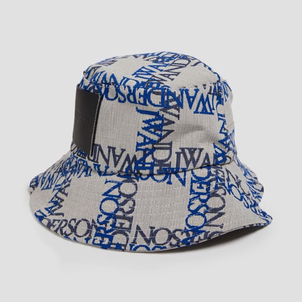 JW앤더슨(JW Anderson) 로고 비대칭 버킷햇