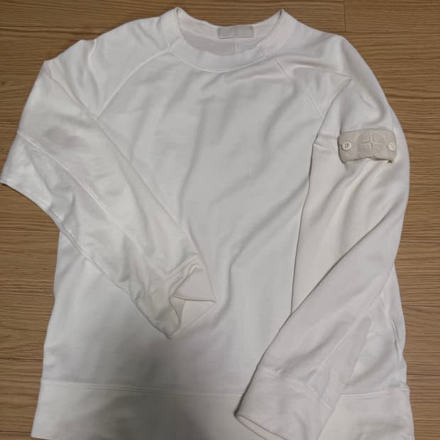 스톤아일랜드 고스트피스 맨투맨 S