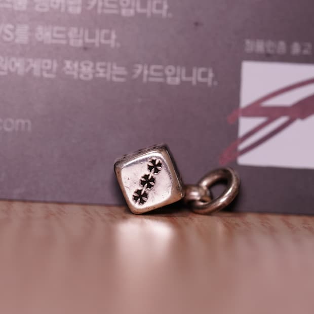 크롬하츠 다이스 참 판매합니다