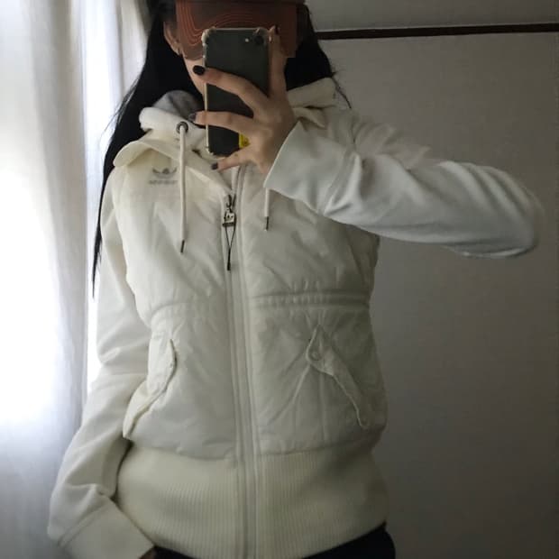 아디다스 아이보리 실버 패딩조끼