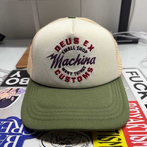 데우스 엑스 마키나 트러커 아이보리