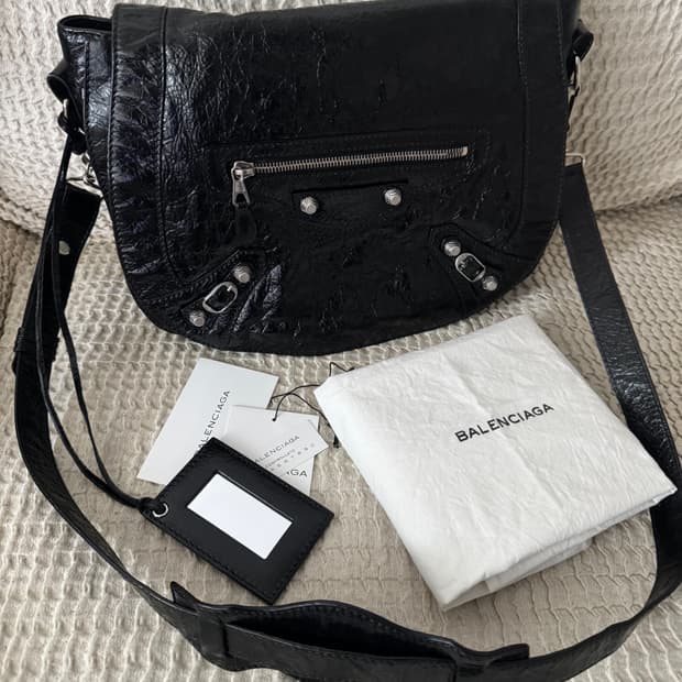 발렌시아가 자이언트 네오포크 플랩백 메신저백 모터백 크로스백