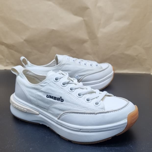 엄브로 토비 여성운동화245 굽 4.5