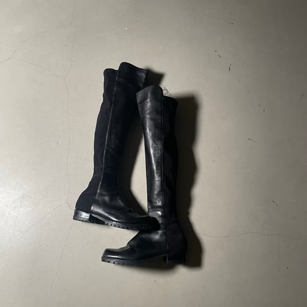 스튜어트 와이츠먼5050 Style Stretch Over-the-Kne