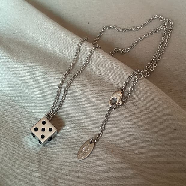 비비안웨스트우드 빈티지 앨리스시리즈 주사위 펜던트